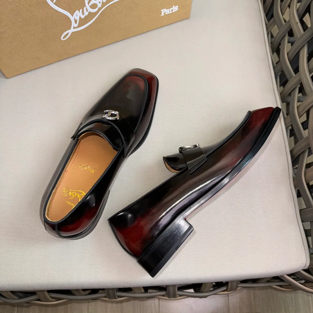 [CL red-soled shoes] Top P: 1020💰 Size 39-44 (⚠️38.45.46 custom-made, non-refundable and non-exchangeable) 🆑High-end men's business formal leather shoes, classic red-soled shoes | Fabric: Original imported first-layer cowhide, iconic rivet decoration | Lining: water-dyed cowhide lining Outsole: red cowhide outsole imported from Italy Brand: Christia*.Loubouti* 🆑 High-end men's business dress shoes | classic red soled shoes | Upper: original imported first layer cowhide iconic rivet decoration | Linning: Water dyed cow skin inner Outsole: red cowhide outsole imported from Italy Size: 39-44 (38.45.46 customized) Brand: Christia*.Loubouti*